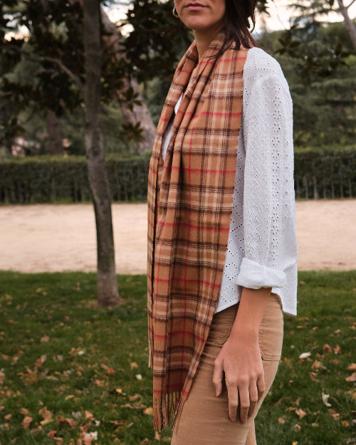 Bufanda escocesa Brown