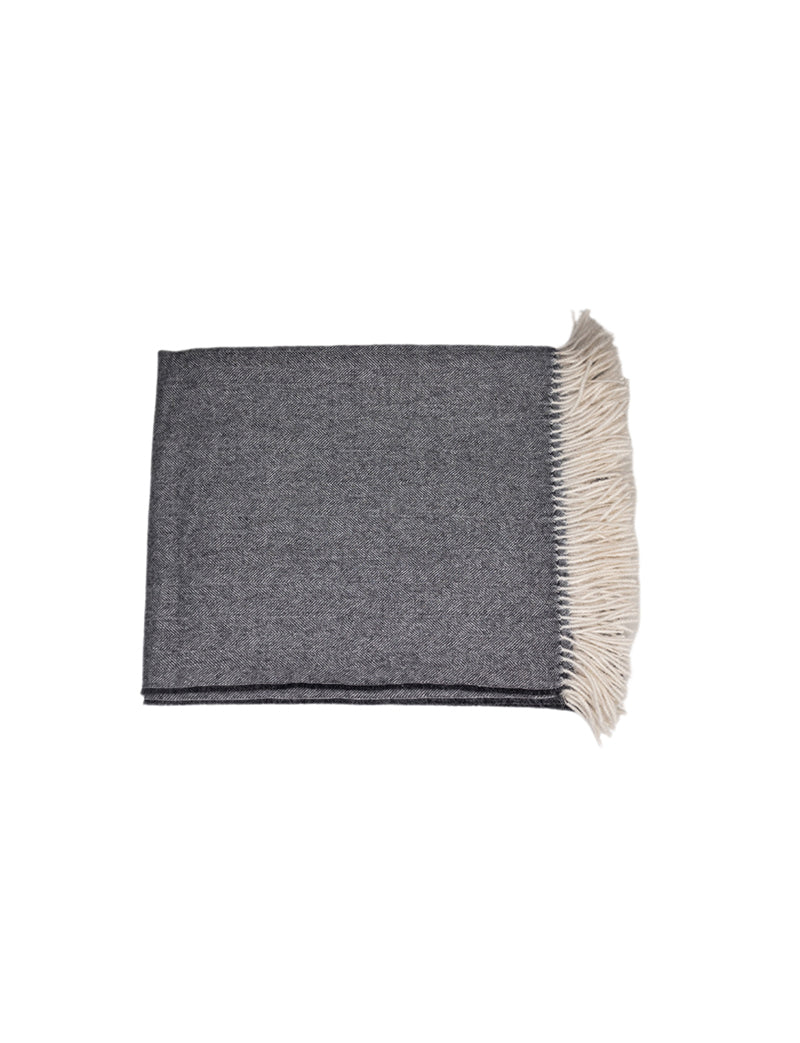 Manta espiga blanco y gris oscuro de baby alpaca peruana