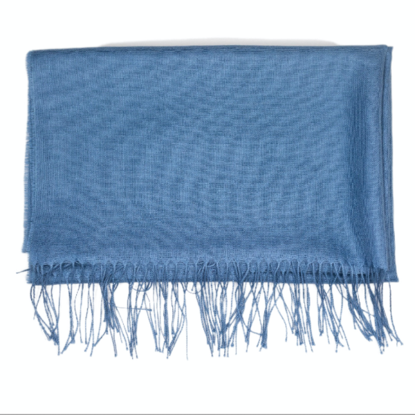 Chal de baby alpaca y seda color azul claro