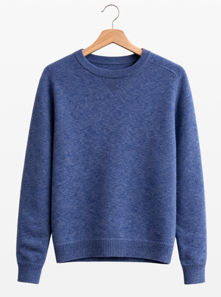 Jersey classic de cuello redondo para hombre de marca LAMINI en color azul tejido en lana de baby alpaca 100% colgado de prcha