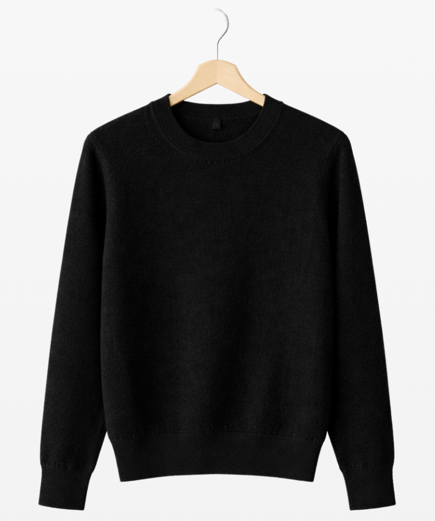 Jersey classic cuello redondo de mujer de la marca LAMINI en color negro tejido en lana baby alpaca 100% colgado de una percha