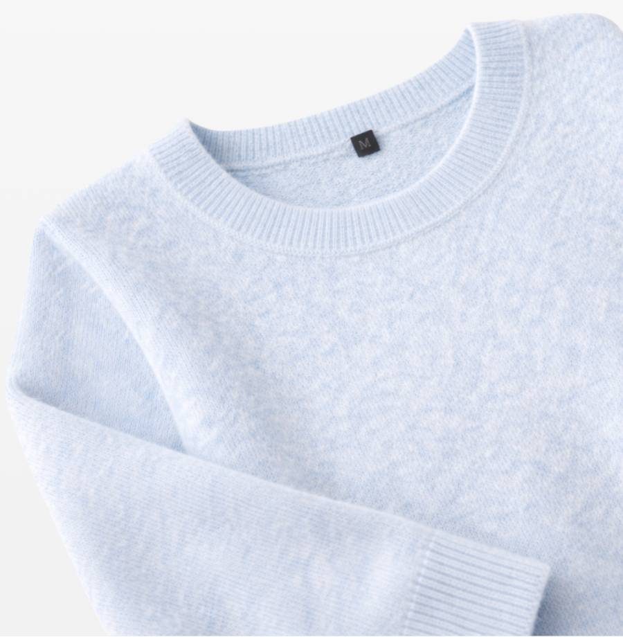 Detalle de puño y cuello del jersey classic cuello redondo de mujer de lana baby alpaca 100% de color sky blue de LAMINI