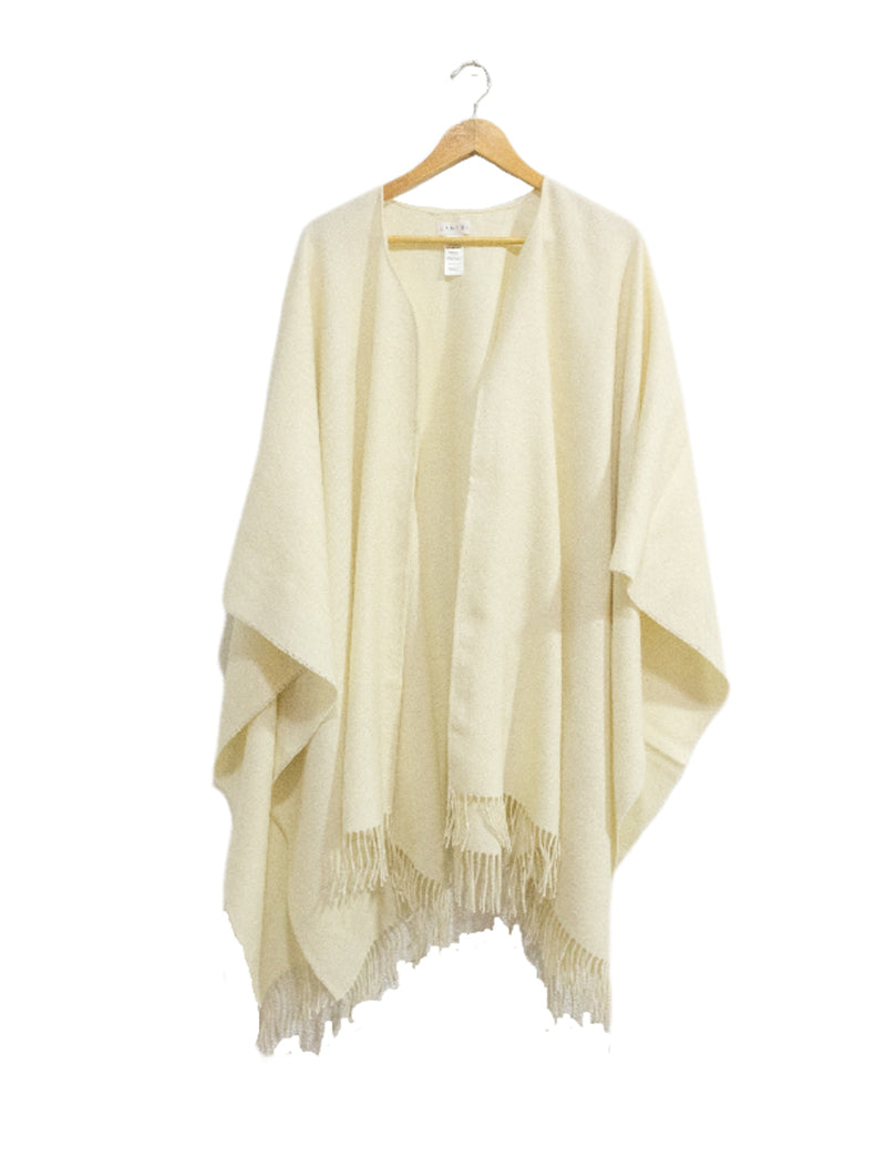 Poncho clásico peruano de baby alpaca color blanco